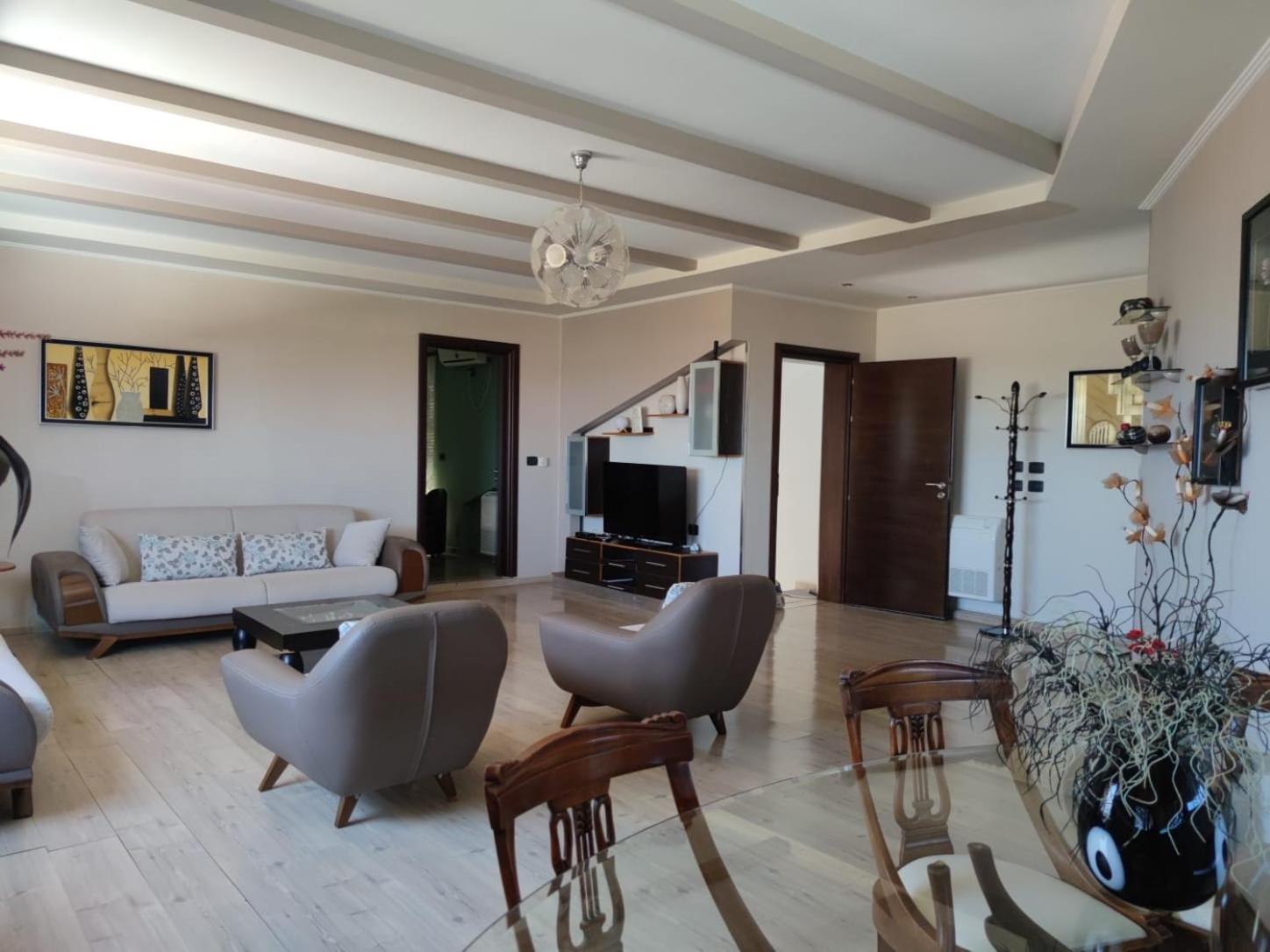 Andi Apartment